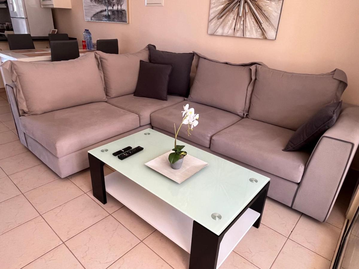 Royal Seacrest Residence Paphos Bagian luar foto