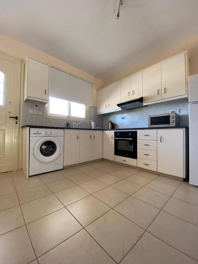 Royal Seacrest Residence Paphos Bagian luar foto
