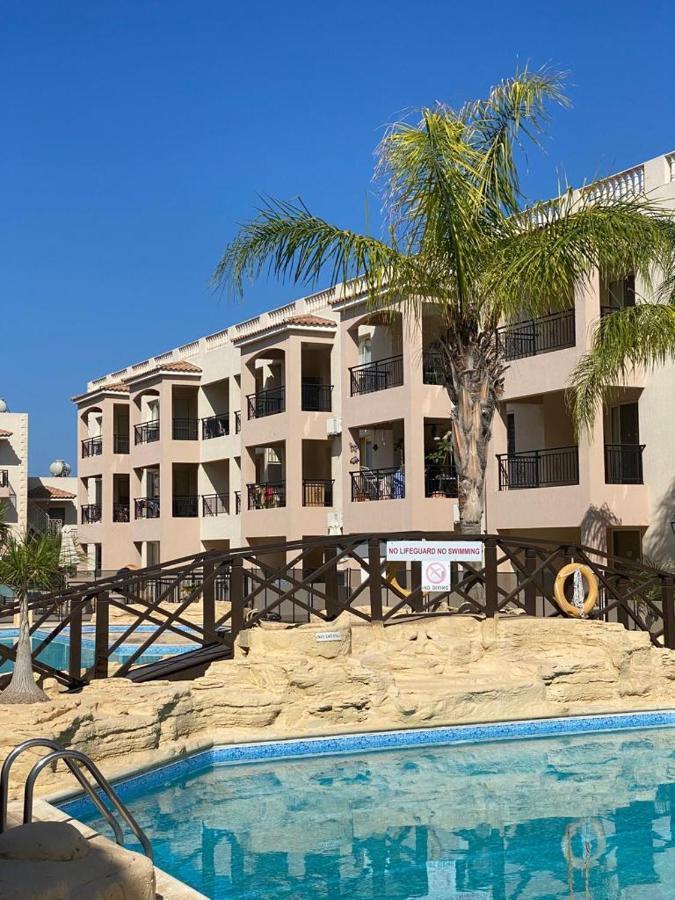 Royal Seacrest Residence Paphos Bagian luar foto