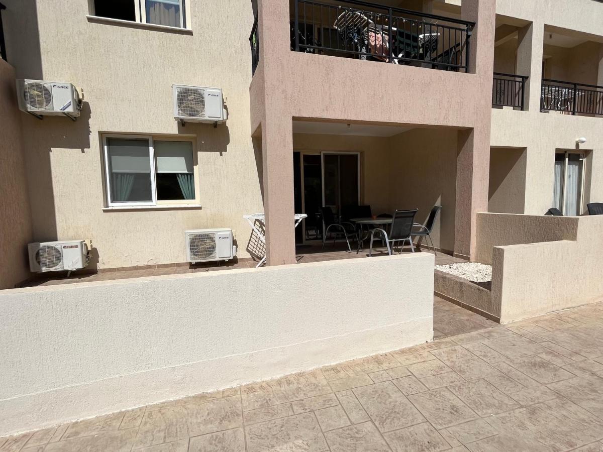 Royal Seacrest Residence Paphos Bagian luar foto