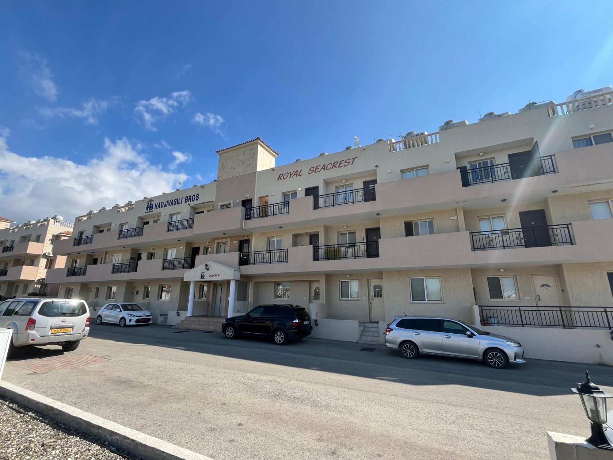 Royal Seacrest Residence Paphos Bagian luar foto