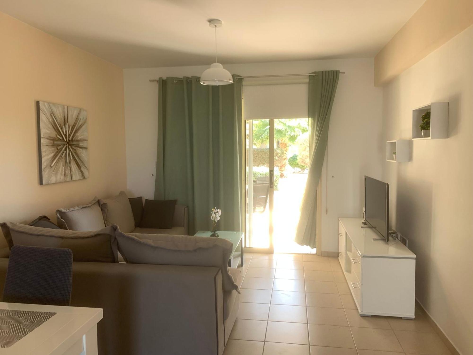 Royal Seacrest Residence Paphos Bagian luar foto