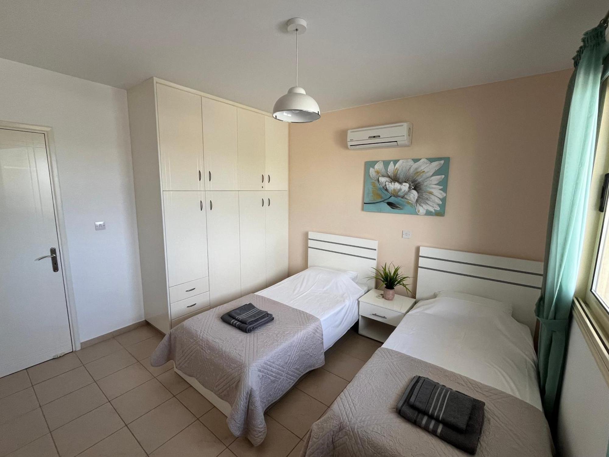 Royal Seacrest Residence Paphos Bagian luar foto