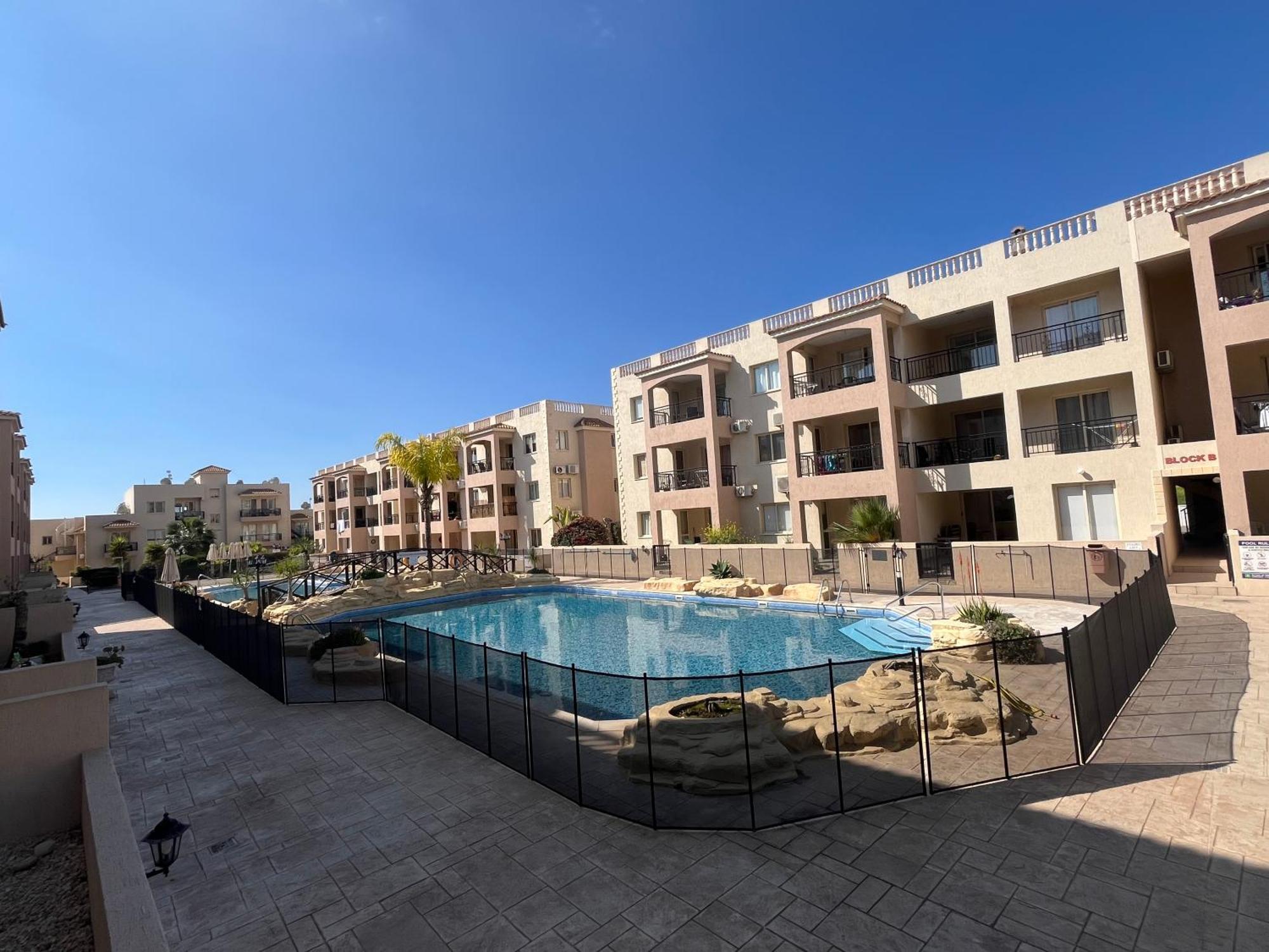 Royal Seacrest Residence Paphos Bagian luar foto