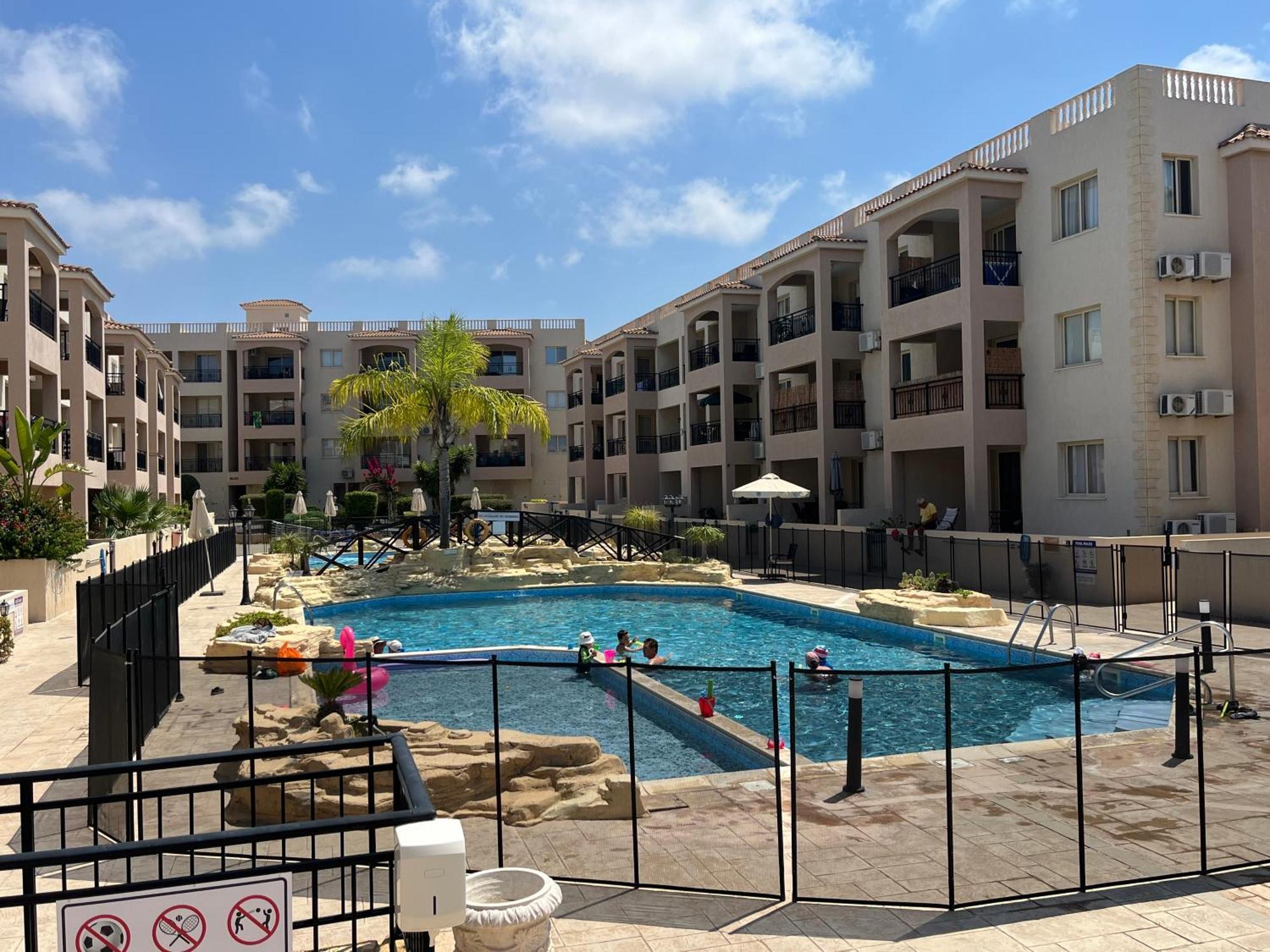 Royal Seacrest Residence Paphos Bagian luar foto