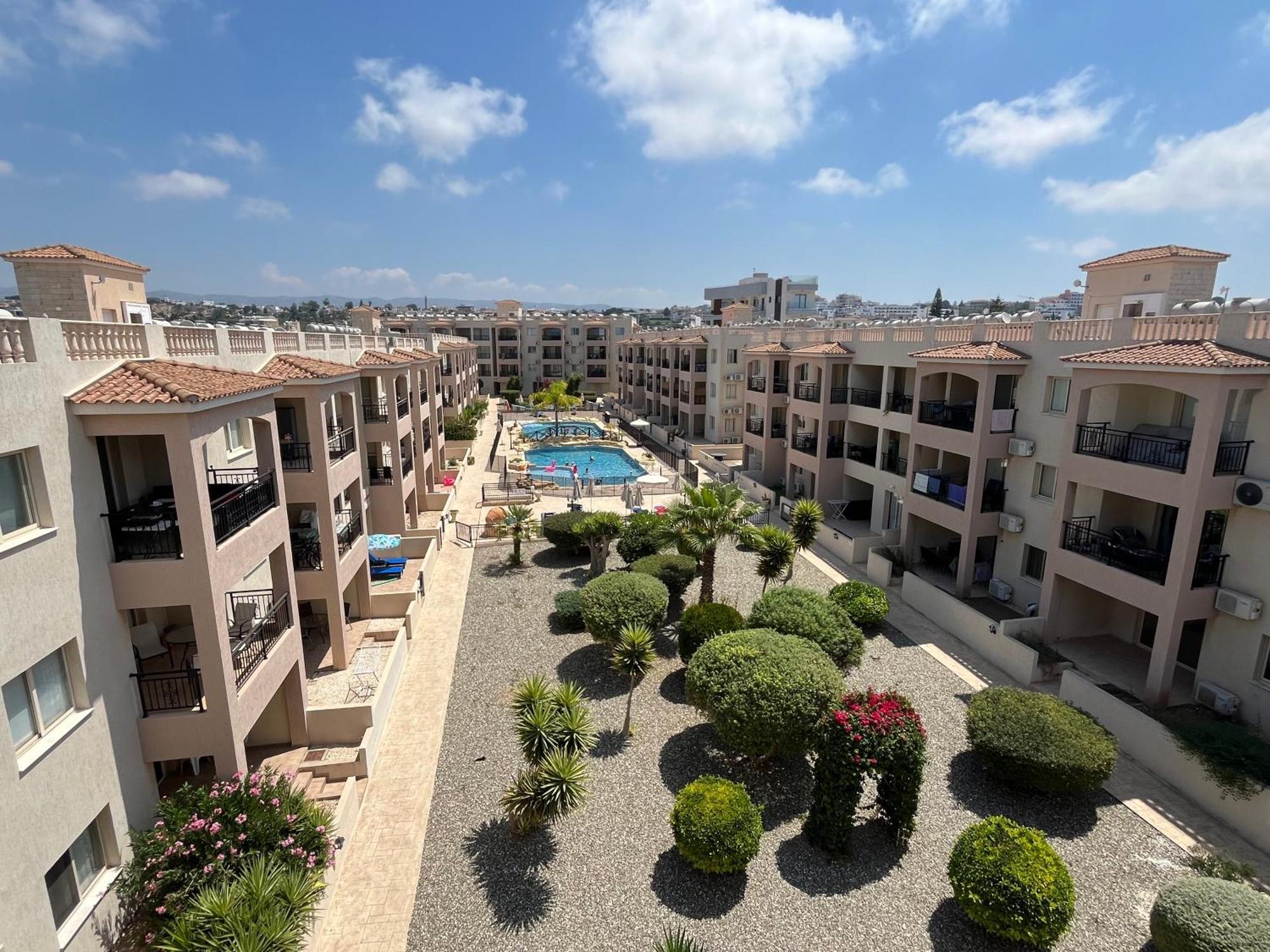 Royal Seacrest Residence Paphos Bagian luar foto